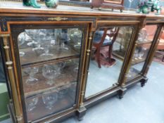 A GOOD QUALITY VICTORIAN AESTHETIC CREDENZA WITH GLAZED MIRROR BACK SIDE CABINETS FLANKING A