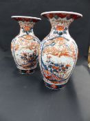 A PAIR OF JAPANESE IMARI BALUSTER FORM VASES. 27CM HIGH