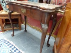 AN 18TH.C.MAHOGANY FOLD OVER TEA TABLE WITH SHPED TOP OVER SMALL FRIEZE DRAWER STANDING ON SLENDER