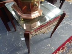 A MID 20TH.C.MIRRORED TOP OCCASIONAL TABLE.