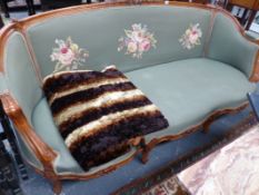 A FRENCH LOUIS XV STYLE SHOW FRAME SALON SETTEE.