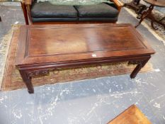 A CHINESE CARVED HARDWOOD LOW TABLE WITH PIERCED BRACKETS. 122CM LONG