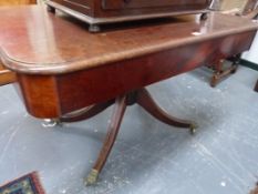 A LARGE EARLY 19TH.A.MAHOGANY CENTRE TABLE ON COLUMN SUPPORT AND SABRE LEGS WITH TWO END DRAWERS.