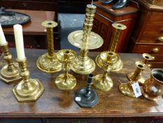 FOUR PAIRS OF ANTIQUE AND LATER BRASS CANDLESTICKS, A BELL METAL MEASURE, A TAPER STICK AND A
