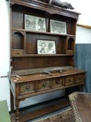 A GOOD QUALITY BESPOKE OAK COTTAGE DRESSER WITH THREE WALNUT FACED DRAWERS OVER TURNED LEGS AND