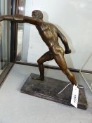 A 19TH CENTURY GRAND TOUR BRONZE AFTER THE ANTIQUE OF AN ATHLETE ON MARBLE BASE. OVER ALL HEIGHT