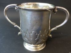 An Art Nouveau silver two handled cup with repousse flame border. London 1904. 13cm high. 11.5ozs