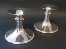 A pair of contemporary silver table candlesticks, London 1993, makers Mappin & Webb. 9.5cm high.