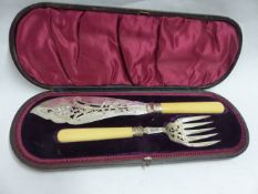 A LATE VICTORIAN SILVER FISH SLICE AND FORK IN FITTED CASE. SHEFFIELD 1897