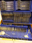 AN OAK CASED CANTEEN OF SILVER PLATED CUTLERY FOR TWENTY FOUR PLACE SETTINGS COMPRISING, 24 TABLE