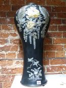 A LARGE SHIBIYAMA DECORATED ORIENTAL VASE