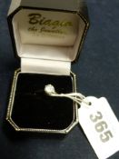 A SINGLE STONE DIAMOND RING SET IN 18CT WHITE GOLD