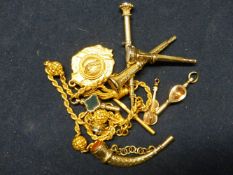 A SELECTION OF ASSORTED WATCH KEYS AND ALBERTINA PENDANT ETC (10)