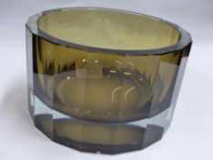 A SUBSTANTIAL ART GLASS BOWL BY ARTEK