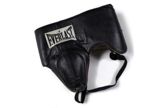 ui anders smaak An Everlast brand groin protector worn by Muhammad Ali during his bout with  Ken Norton on Septemb