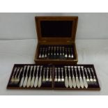 Set 18 Kings Pattern Fish Knives & Forks in fitted oak case, maker SSH London 1902