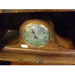 EARLY 20TH CENTURY OAK CASED NAPOLEON HAT STYLE MANTEL CLOCK, THE DIAL WITH ROMAN NUMERALS AND TWO