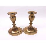 PAIR OF 19TH CENTURY BRASS CANDLESTICKS OF KNOPPED FORM RAISED ON OVAL BASES, 5 1/2" HIGH