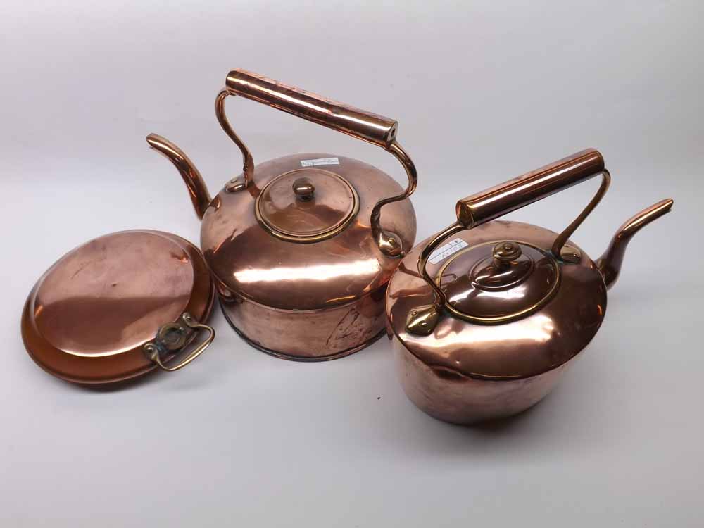 Mixed lot: two vintage copper kettles and a copper hot water bottle