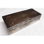 Edward VII table cigarette box of plain and polished rectangular form, the hinged cover with