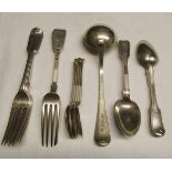 Mixed Lot: George III Old English pattern sauce ladle, London 1788, maker's mark RC; together with