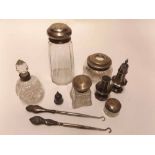 Mixed lot: silver lid and clear glass sugar caster together with four various silver mounted