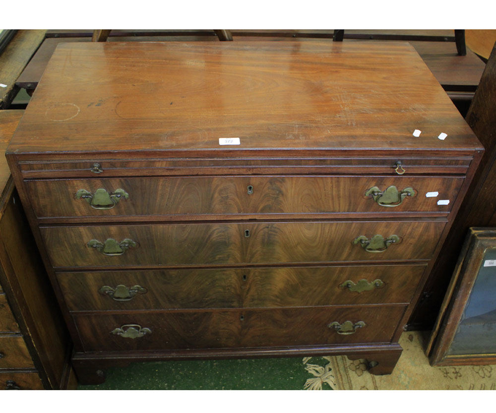 Georgian mahogany bachelor's chest, fitted with brushing slide and four graduated long drawers