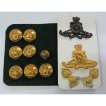 Mixed lot: Royal Artillery cap badges, collar badges and associated buttons