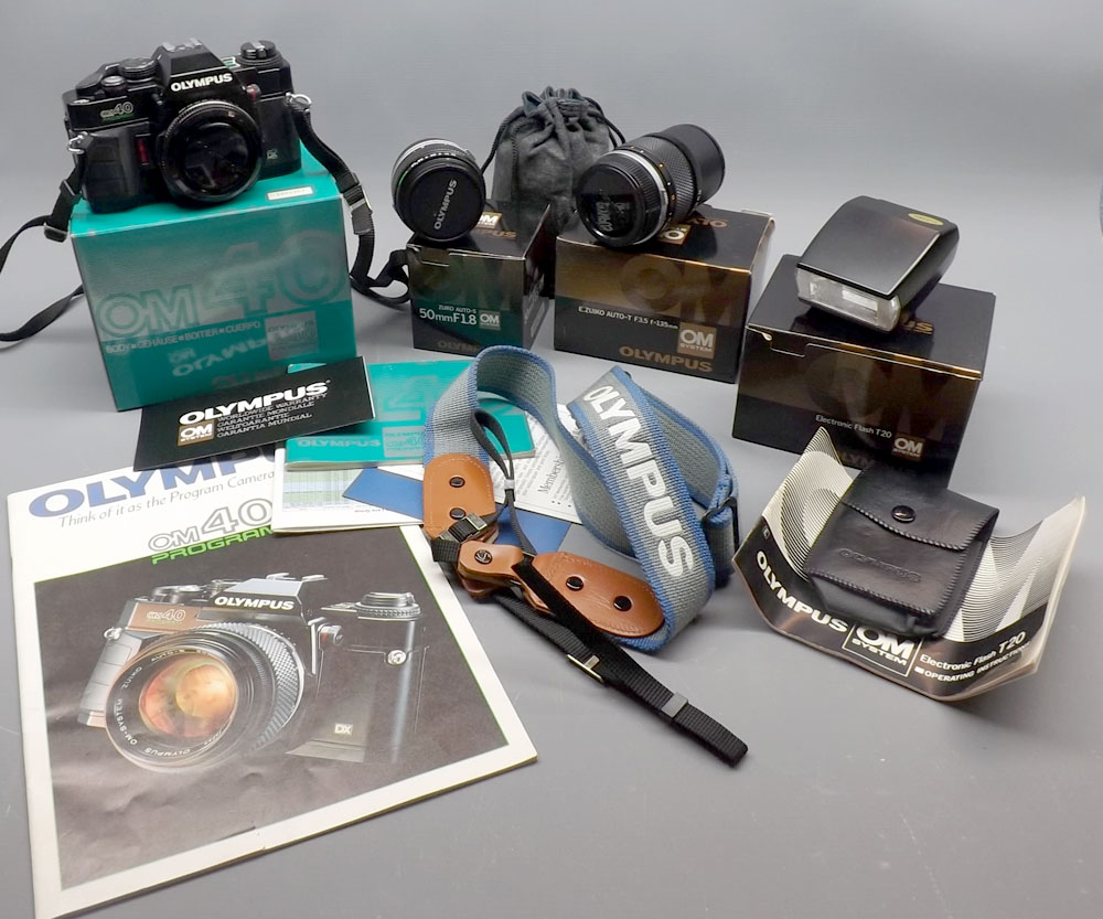 Mixed lot: Olympus OM4 35mm camera plus various accessories, lenses, pouch, flash gun, shoulder