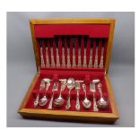 Modern cased set of Community silver plated cutlery
