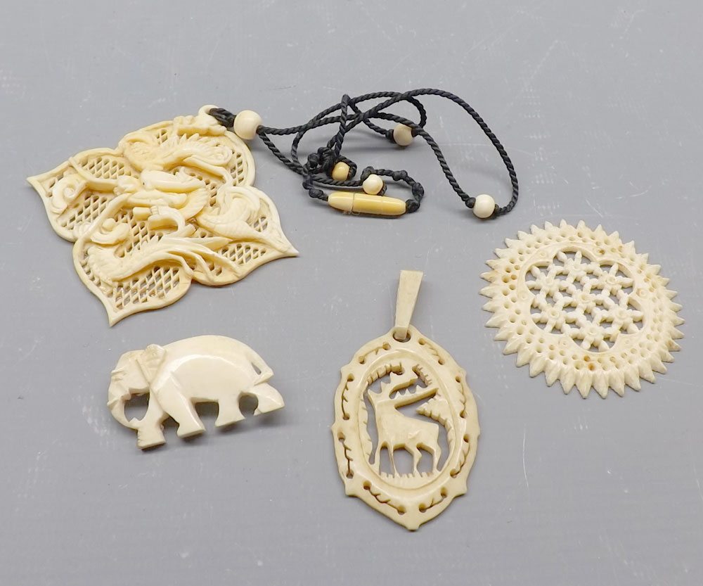 Mixed Lot: various oriental bone/ivory pendants