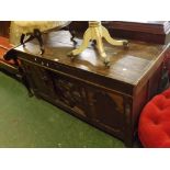 Large 19th century oak side cabinet, with three doors decorated with mitred and arched detail,