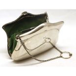 George V silver mounted concertina evening purse, the hinged and polished covers with sprung clasp