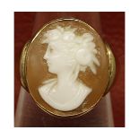 Yellow metal cameo ring, the oval hardstone cameo of a young lady, finger size J