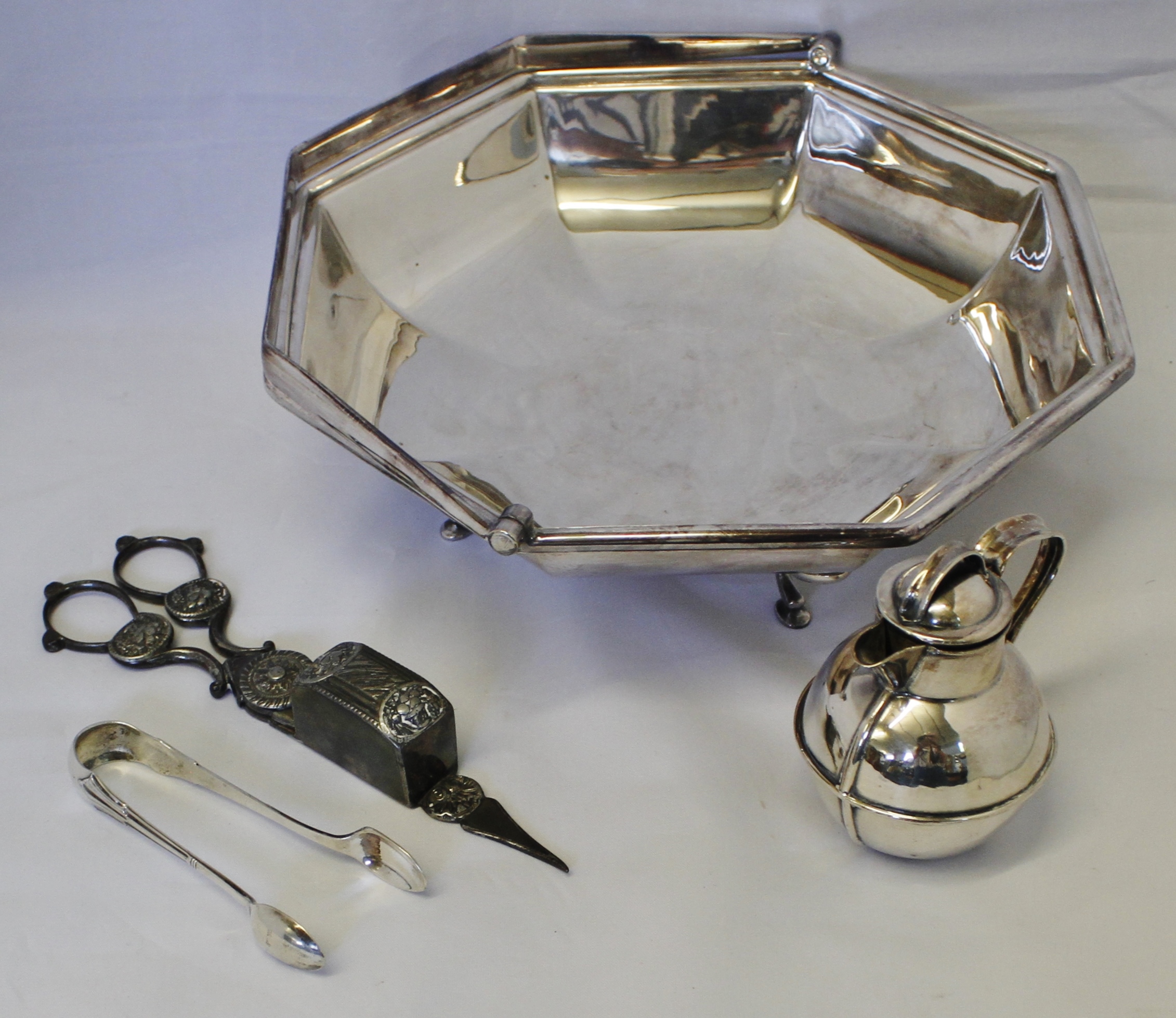 Mixed Lot: 20th century electroplated swing-handled table basket, together with a small "Jersey"