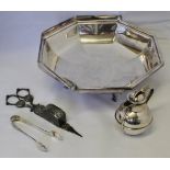 Mixed Lot: 20th century electroplated swing-handled table basket, together with a small "Jersey"