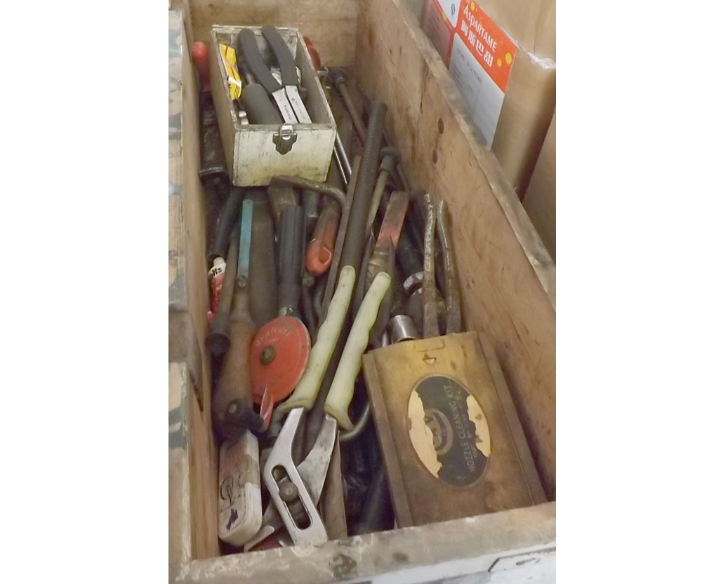 WOODEN CHEST CONTAINING ASSORTED TOOLS