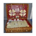 SIRRAM WICKER PICNIC HAMPER