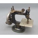 Miniature Singer sewing machine, approx 6" high