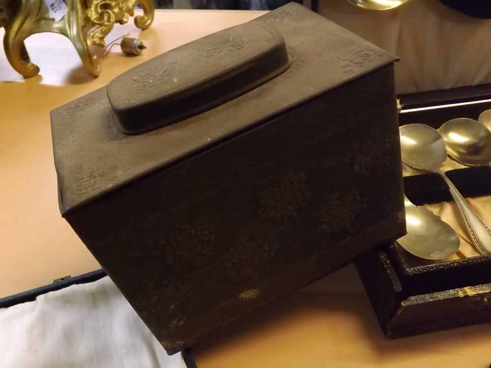 Mixed Lot: silver plated combination toast rack and butter dish, cased cutlery and a metal tea caddy - Image 5 of 5