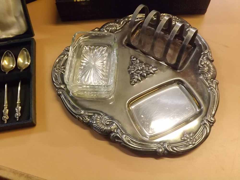 Mixed Lot: silver plated combination toast rack and butter dish, cased cutlery and a metal tea caddy - Image 2 of 5
