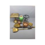 Mixed Lot: various copper kettles, brass fire tools, brass stand etc (qty)