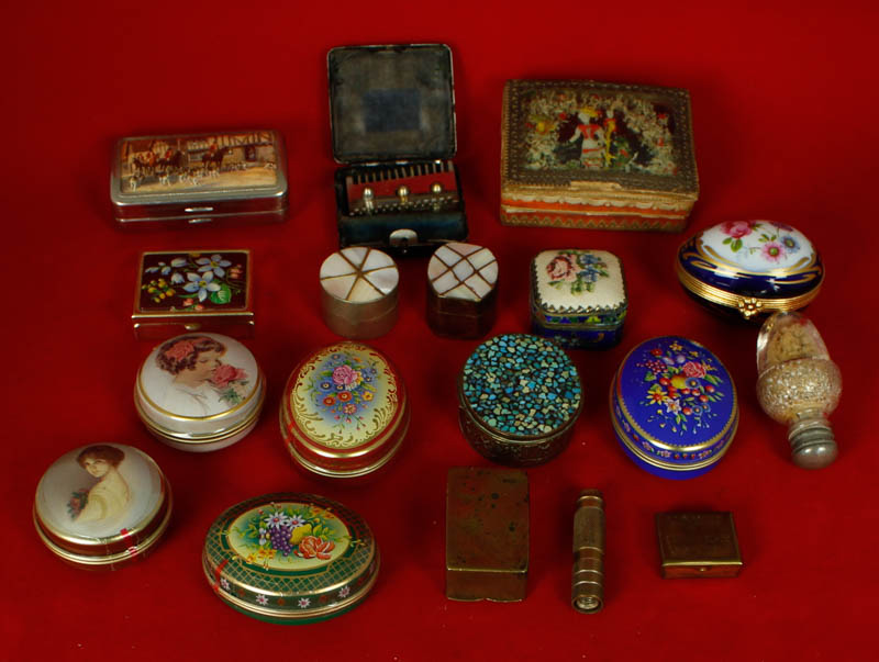 Mixed lot comprising 11 assorted modern metal pictorial lidded etc boxes, brass tinderbox, painted/