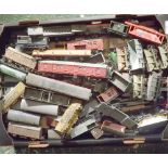 Model Railway interest, large mixed lot: 00 gauge goods wagons, quarry trucks, carriages etc, mainly