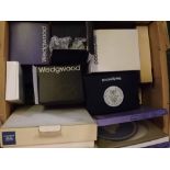 Mixed Lot: Wedgwood collectable china wares to include Christmas plates, mugs and various other