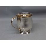 Small silver cup with leaf decoration - Adie Bros - Birmingham 1950