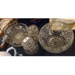 Mixed lot: various glass wares to include covered clear glass rose bowl, and various other clear