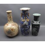 Mixed Lot: 20th century Chinese double-handled vase, decorated with dragons, together with a further