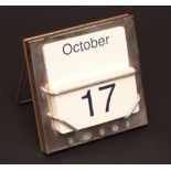 Elizabeth II silver mounted easel backed desk calendar, the polished square mount with wirework