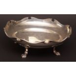 Edward VII Art Nouveau style shallow basin, of polished circular form with applied and shaped rim